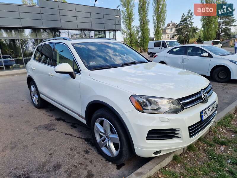 Позашляховик / Кросовер Volkswagen Touareg 2011 в 