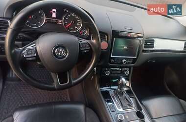 Внедорожник / Кроссовер Volkswagen Touareg 2011 в 