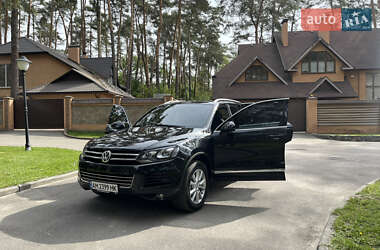Позашляховик / Кросовер Volkswagen Touareg 2012 в 