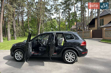 Позашляховик / Кросовер Volkswagen Touareg 2012 в 