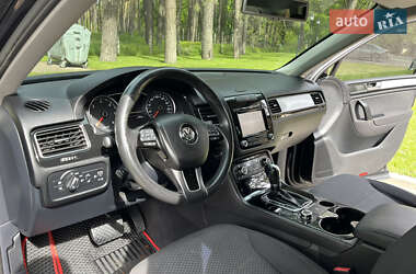 Позашляховик / Кросовер Volkswagen Touareg 2012 в 