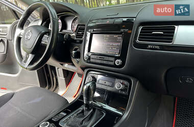 Позашляховик / Кросовер Volkswagen Touareg 2012 в 