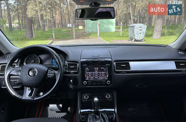 Позашляховик / Кросовер Volkswagen Touareg 2012 в 