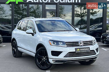 Внедорожник / Кроссовер Volkswagen Touareg 2017 в Киеве
