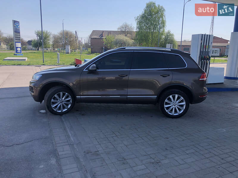 Внедорожник / Кроссовер Volkswagen Touareg 2013 в Варве