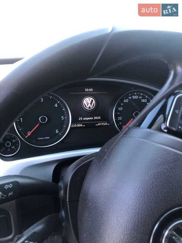 Внедорожник / Кроссовер Volkswagen Touareg 2013 в Варве