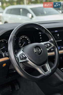 Позашляховик / Кросовер Volkswagen Touareg 2018 в 