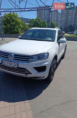 Позашляховик / Кросовер Volkswagen Touareg 2016 в Києві