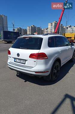 Позашляховик / Кросовер Volkswagen Touareg 2016 в 