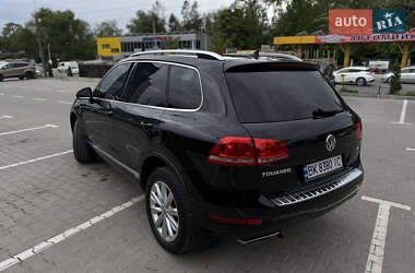Внедорожник / Кроссовер Volkswagen Touareg 2011 в 