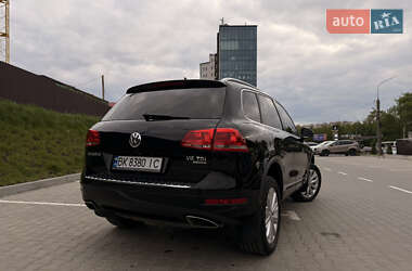 Внедорожник / Кроссовер Volkswagen Touareg 2011 в 
