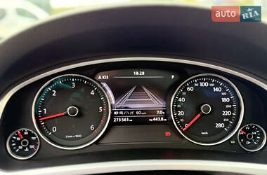 Внедорожник / Кроссовер Volkswagen Touareg 2011 в 