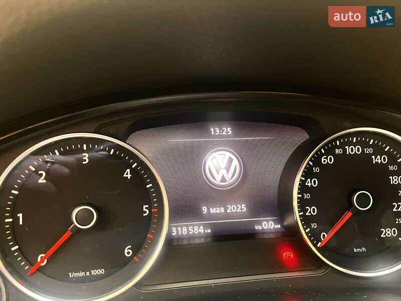 Позашляховик / Кросовер Volkswagen Touareg 2013 в Ужгороді