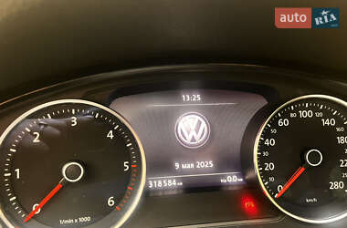Позашляховик / Кросовер Volkswagen Touareg 2013 в 