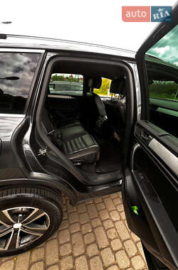 Позашляховик / Кросовер Volkswagen Touareg 2013 в 