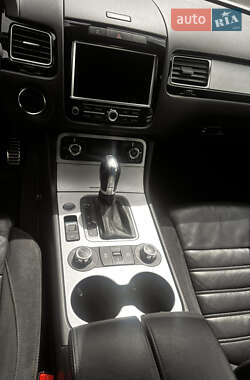 Позашляховик / Кросовер Volkswagen Touareg 2013 в 