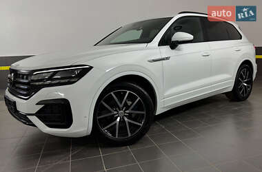 Внедорожник / Кроссовер Volkswagen Touareg 2021 в 