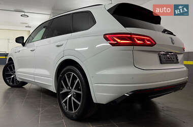 Внедорожник / Кроссовер Volkswagen Touareg 2021 в 