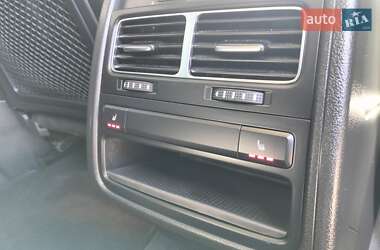 Внедорожник / Кроссовер Volkswagen Touareg 2017 в 