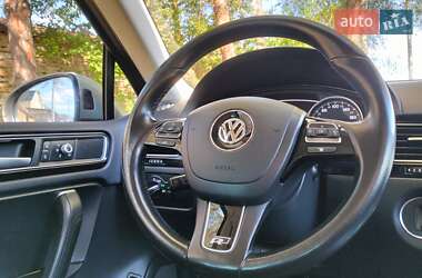 Внедорожник / Кроссовер Volkswagen Touareg 2017 в 
