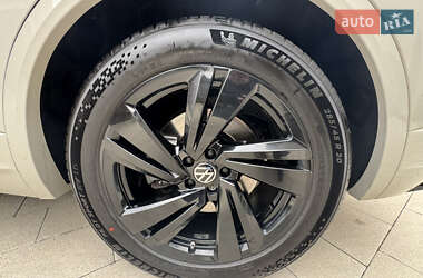 Позашляховик / Кросовер Volkswagen Touareg 2020 в 