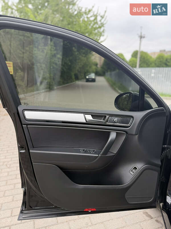 Позашляховик / Кросовер Volkswagen Touareg 2014 в Вінниці