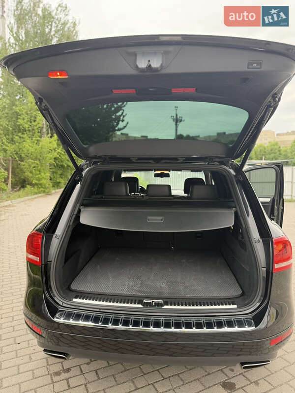 Позашляховик / Кросовер Volkswagen Touareg 2014 в Вінниці