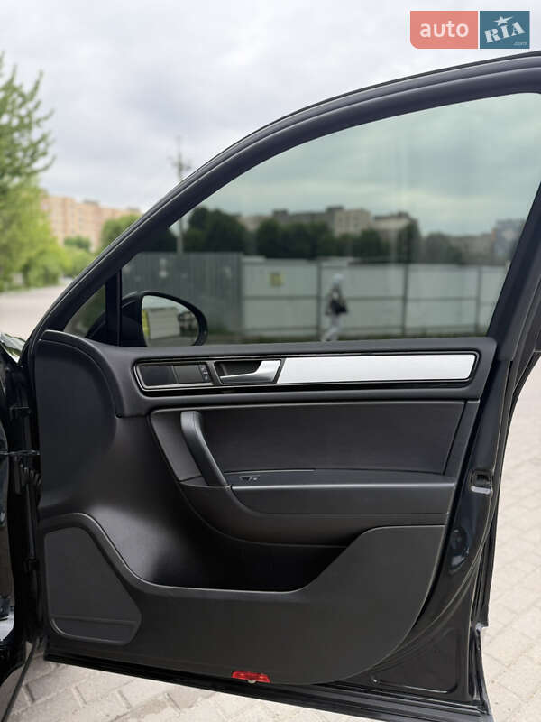 Позашляховик / Кросовер Volkswagen Touareg 2014 в Вінниці