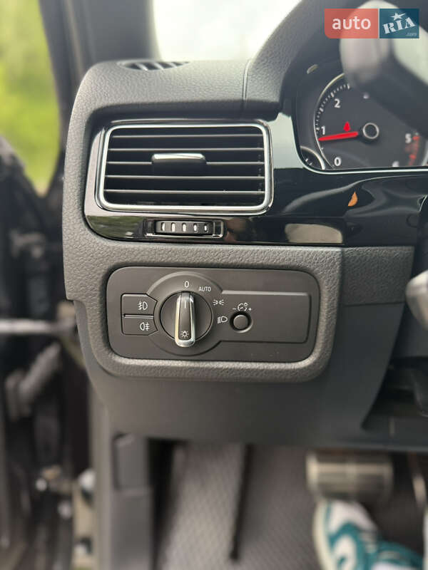 Позашляховик / Кросовер Volkswagen Touareg 2014 в Вінниці