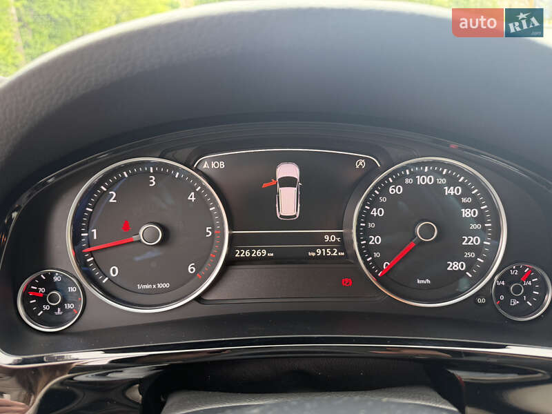 Позашляховик / Кросовер Volkswagen Touareg 2014 в Вінниці