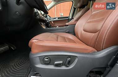 Внедорожник / Кроссовер Volkswagen Touareg 2015 в 