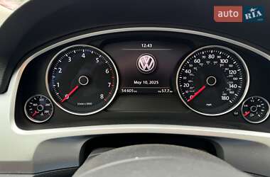 Внедорожник / Кроссовер Volkswagen Touareg 2015 в 