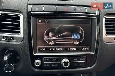 Внедорожник / Кроссовер Volkswagen Touareg 2015 в 