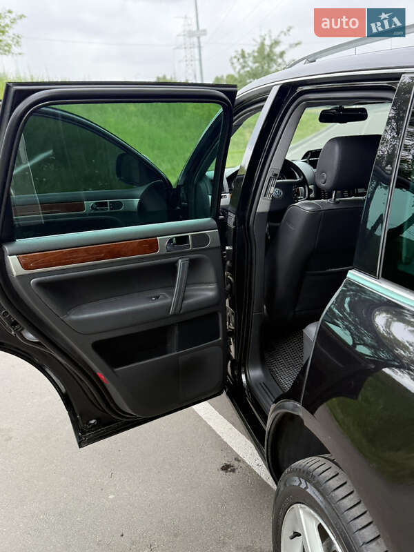 Внедорожник / Кроссовер Volkswagen Touareg 2006 в Киеве