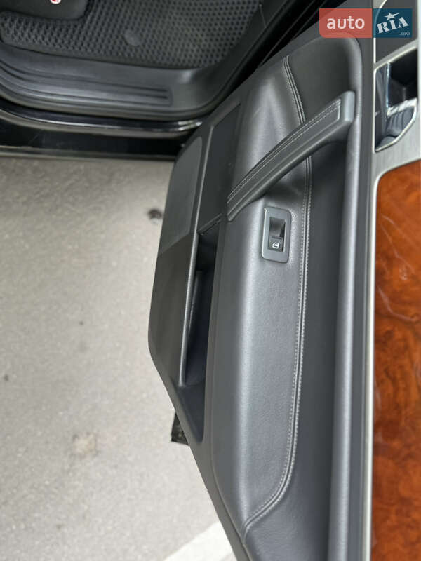 Внедорожник / Кроссовер Volkswagen Touareg 2006 в Киеве