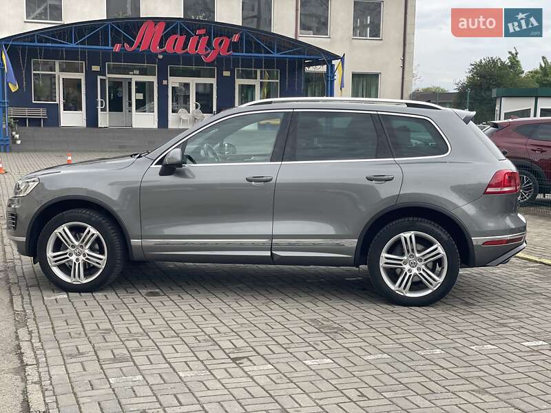 Позашляховик / Кросовер Volkswagen Touareg 2016 в Чернівцях