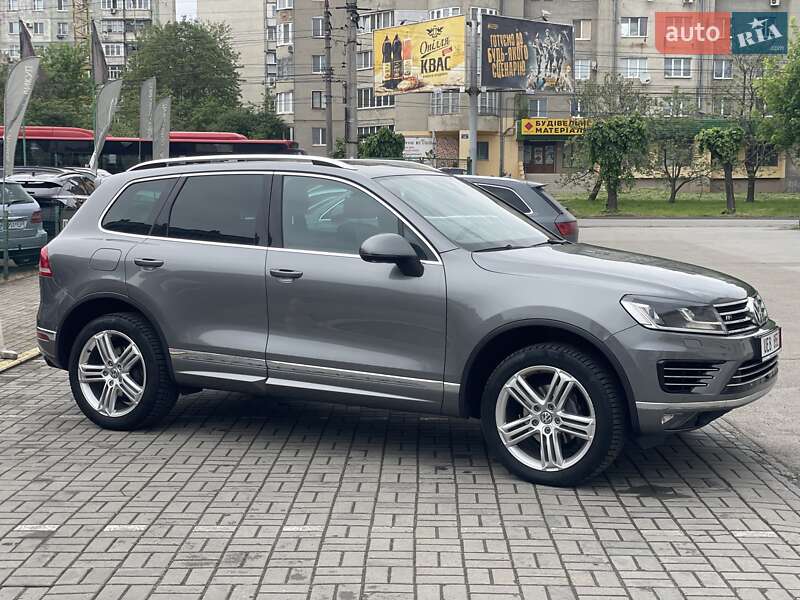 Позашляховик / Кросовер Volkswagen Touareg 2016 в Чернівцях
