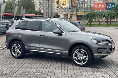 Внедорожник / Кроссовер Volkswagen Touareg 2016 в 