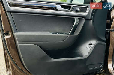 Внедорожник / Кроссовер Volkswagen Touareg 2012 в 