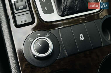 Внедорожник / Кроссовер Volkswagen Touareg 2012 в 