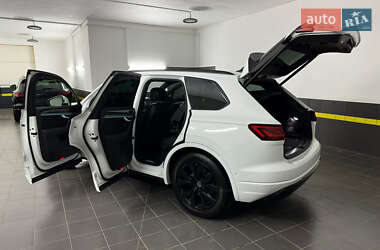 Внедорожник / Кроссовер Volkswagen Touareg 2022 в 