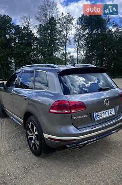Позашляховик / Кросовер Volkswagen Touareg 2014 в 