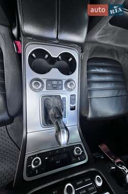Позашляховик / Кросовер Volkswagen Touareg 2014 в 