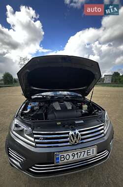 Позашляховик / Кросовер Volkswagen Touareg 2014 в 