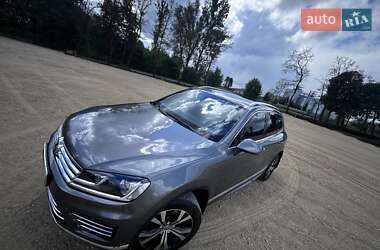 Позашляховик / Кросовер Volkswagen Touareg 2014 в 