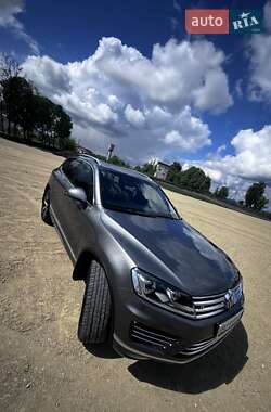 Позашляховик / Кросовер Volkswagen Touareg 2014 в 