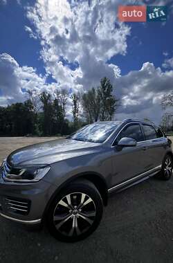 Позашляховик / Кросовер Volkswagen Touareg 2014 в 