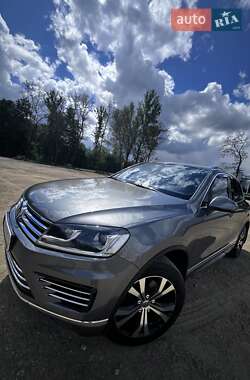Позашляховик / Кросовер Volkswagen Touareg 2014 в 