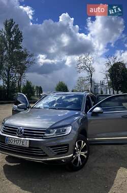 Позашляховик / Кросовер Volkswagen Touareg 2014 в 