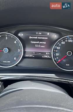 Позашляховик / Кросовер Volkswagen Touareg 2014 в 